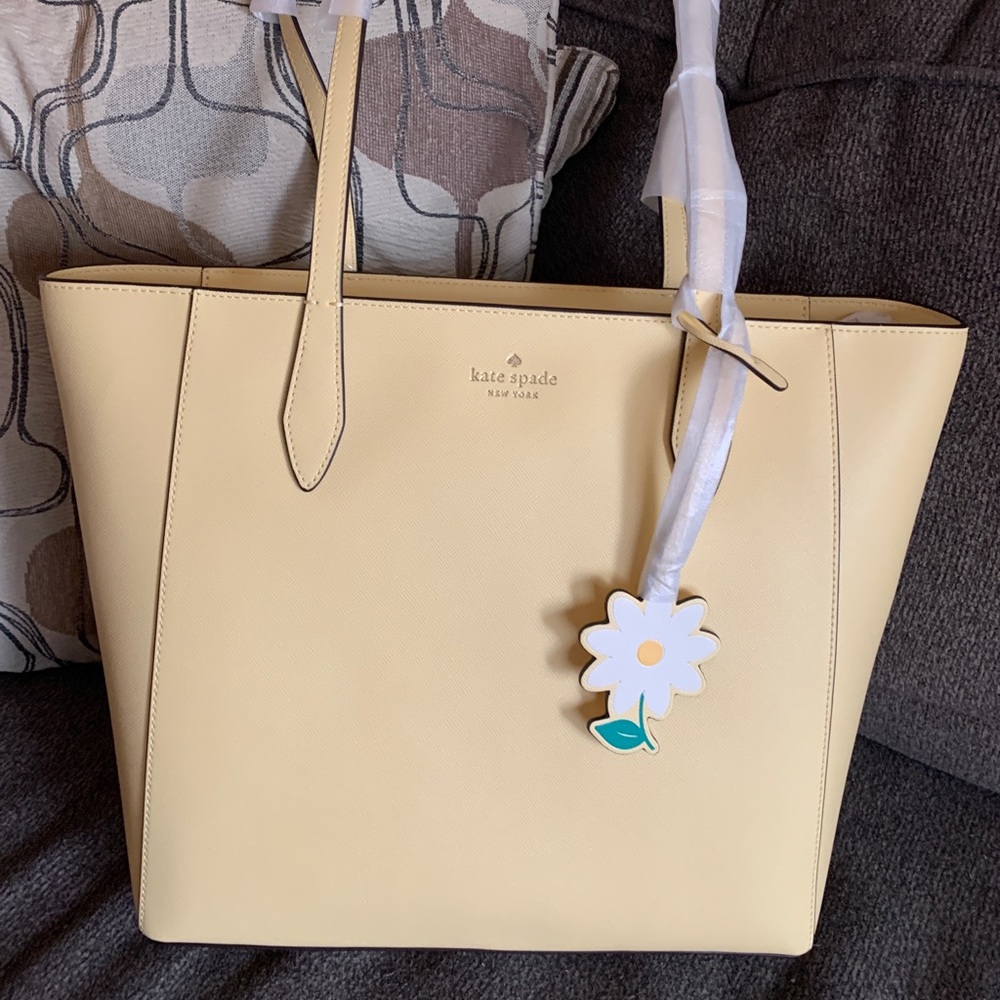 Authentic KATE SPADE Saffiano leather zip top Tote/Flower charm - Picture 1 of 14